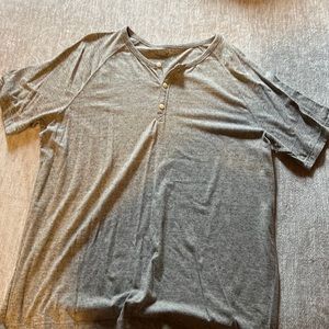 Men’s extra large shirt